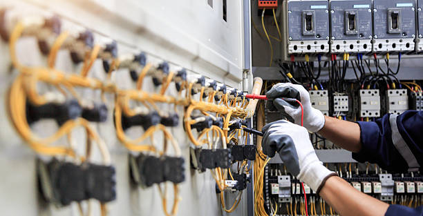 Professional Electrician technician working in El Paso, TX